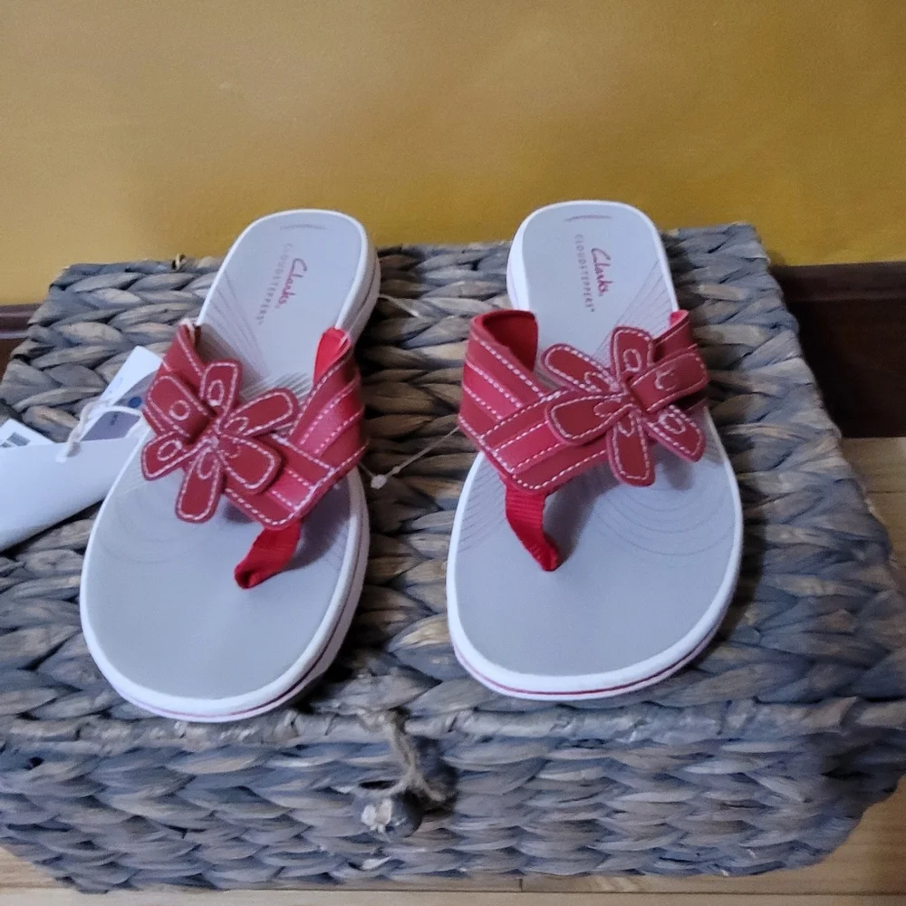 Clarks Women's Cloud Steppers Red Sandals Size 5 - Picture 1 of 10